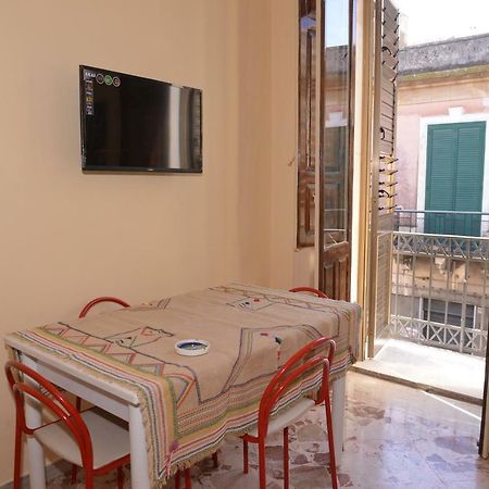 Strada Del Corso Da Alberto Apartment Авола Екстериор снимка
