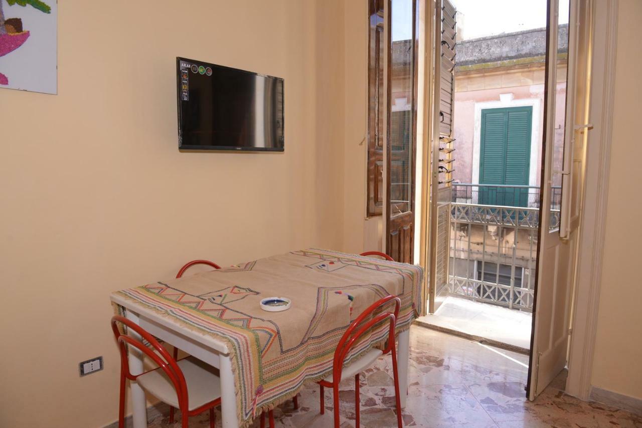Strada Del Corso Da Alberto Apartment Авола Екстериор снимка